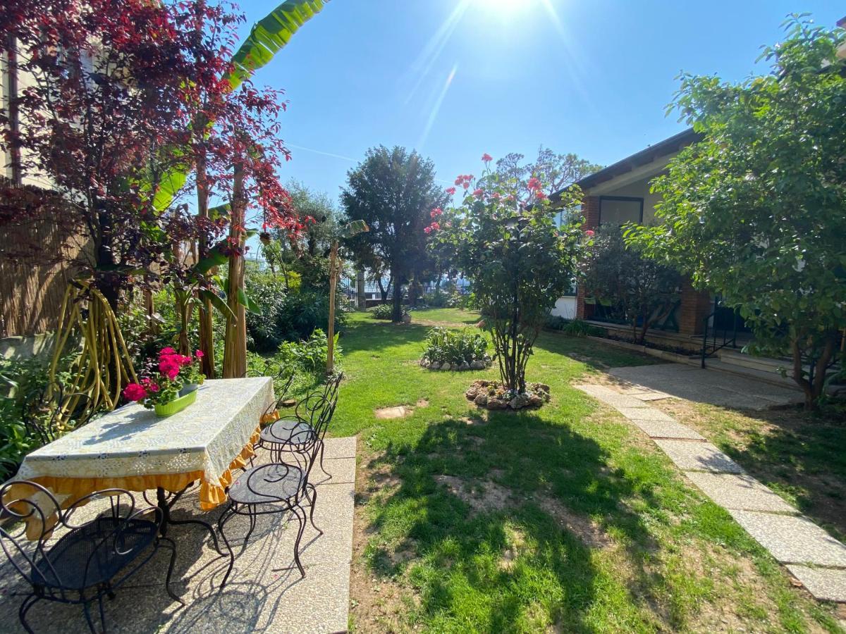 Casa Vacanze Gabbianella Villa Con Giardino Lungolago Maderno Toscolano Maderno Buitenkant foto